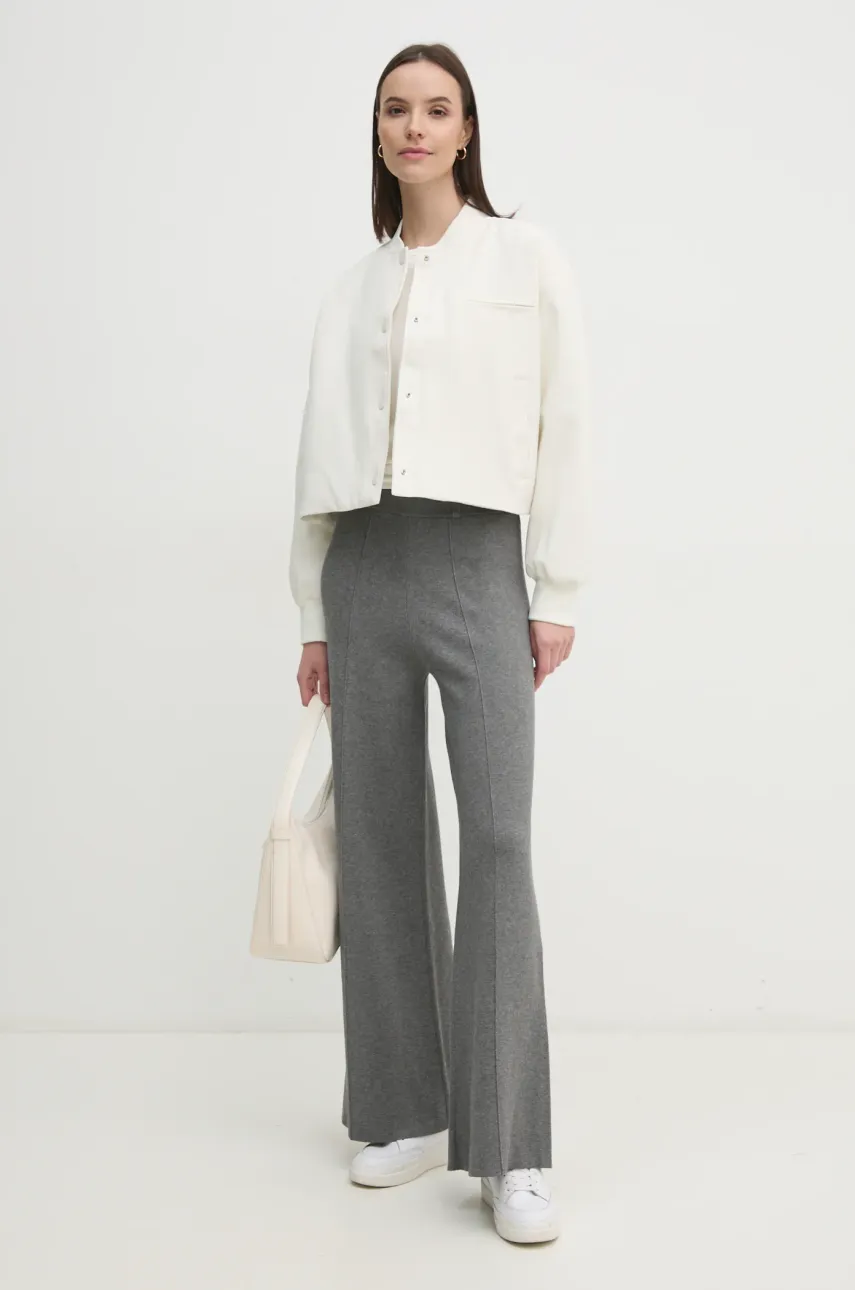 Куртка Calvin Klein Jeans женская цвет бежевый переходная oversize J20J224970 Куртка Calvin Klein Jeans женская цвет бежевый переходная oversize J20J224970