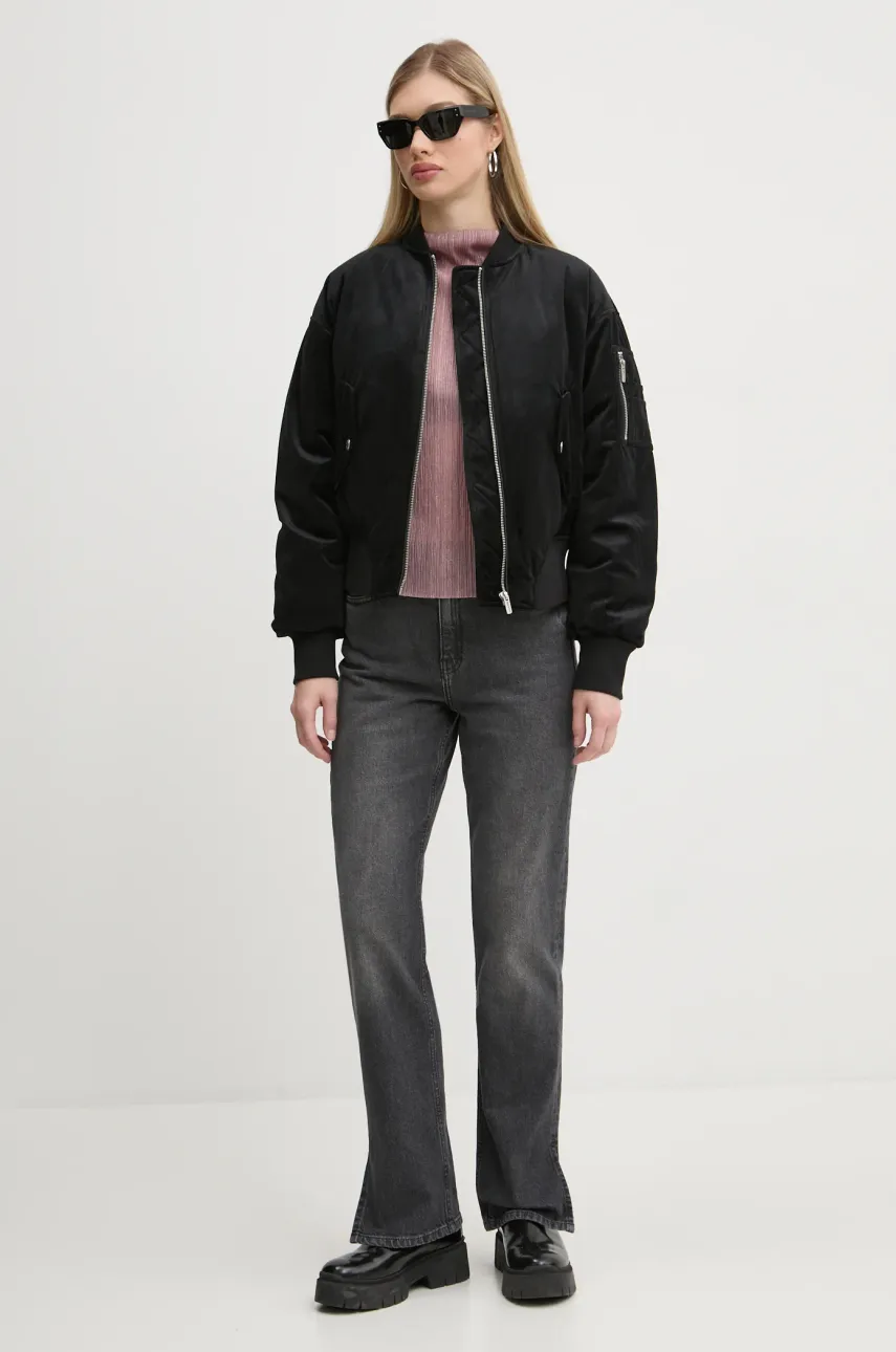 Куртка-бомбер Karl Lagerfeld Jeans женская цвет чёрный зимняя oversize A1W15010 Куртка-бомбер Karl Lagerfeld Jeans женская цвет чёрный зимняя oversize A1W15010