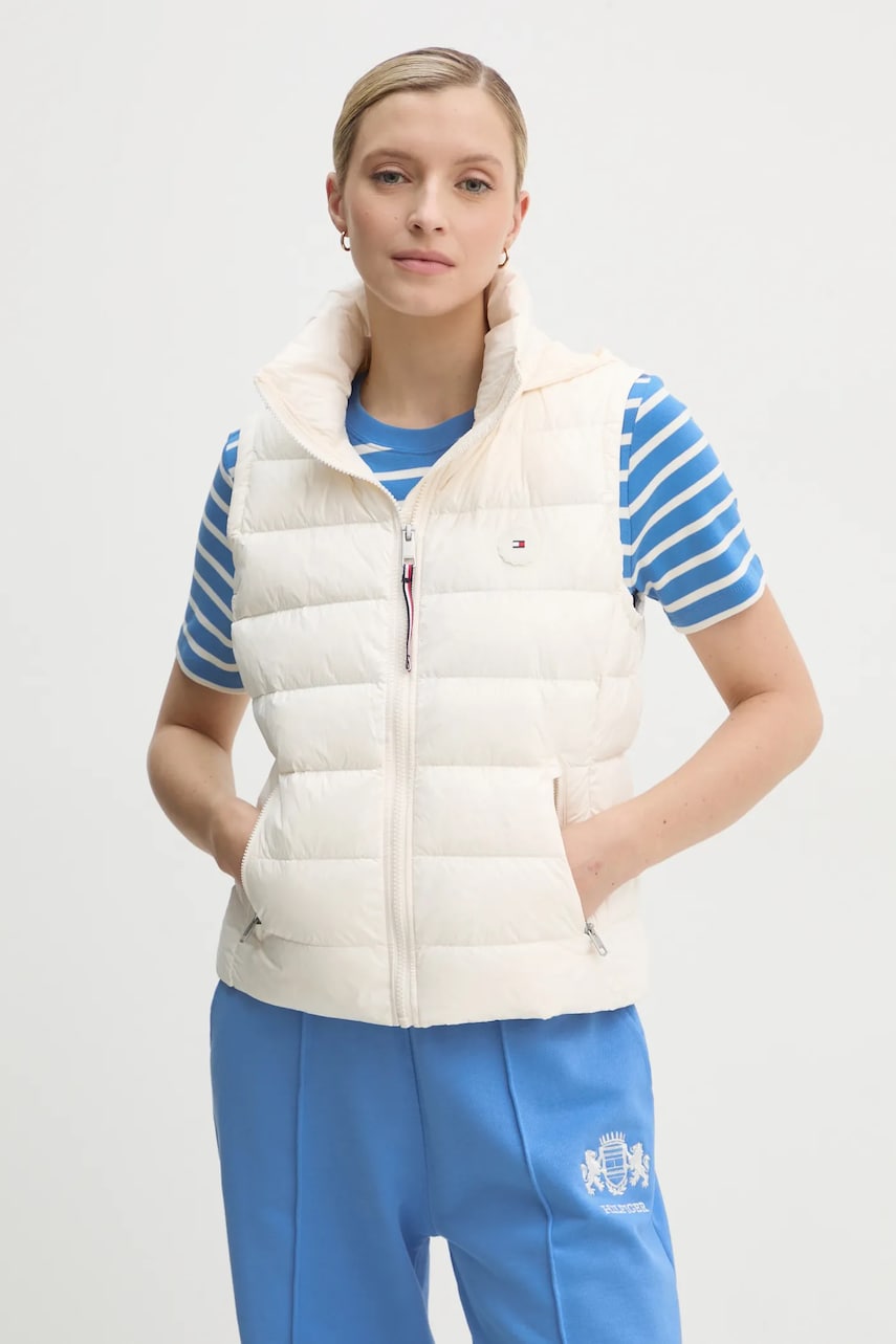 

Пухен елек Tommy Hilfiger дамски в бежово преходен модел WW0WW43773, Бежов