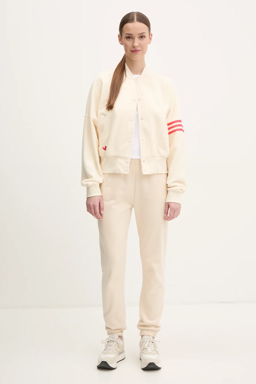 Куртка-бомбер adidas Originals NC BOMBER JKT цвет бежевый переходная oversize JI8523 Куртка-бомбер adidas Originals NC BOMBER JKT цвет бежевый переходная oversize JI8523