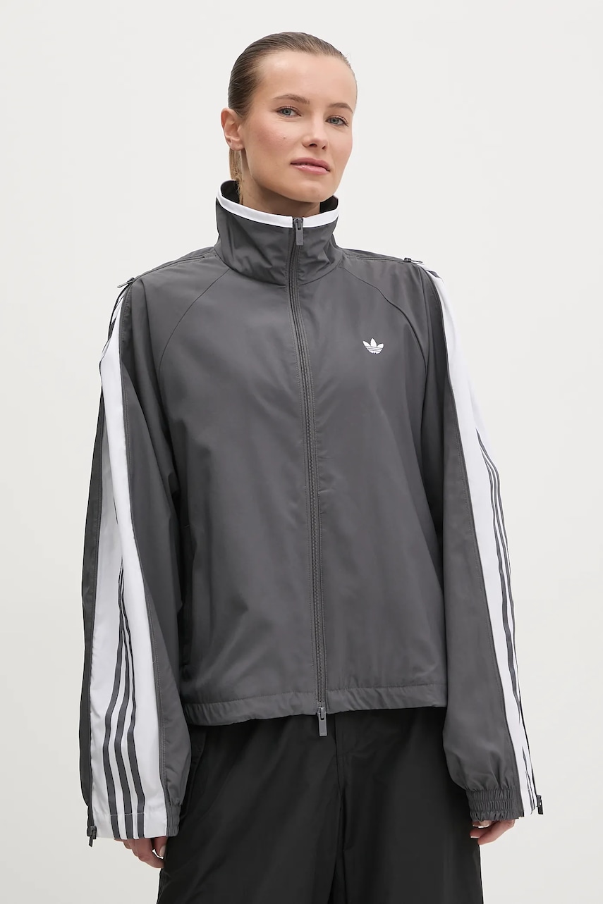adidas Originals geacă WOVEN TT ZIP femei, culoarea gri, de tranziție, oversize, JY8879 adidas Originals geacă WOVEN TT ZIP femei, culoarea gri, de tranziție, oversize, JY8879