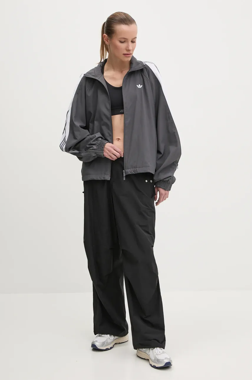 Куртка adidas Originals WOVEN TT ZIP женская цвет серый переходная oversize JY8879 Куртка adidas Originals WOVEN TT ZIP женская цвет серый переходная oversize JY8879