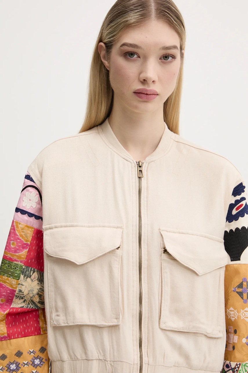 Μπουφάν bomber Desigual AUSTIN χρώμα: μπεζ, 25SWEW51 φωτογραφία