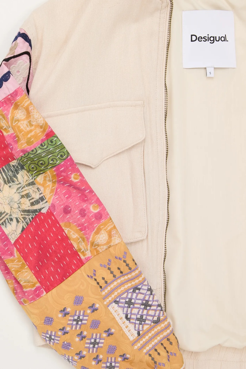 Μπουφάν bomber Desigual AUSTIN χρώμα: μπεζ, 25SWEW51 φωτογραφία