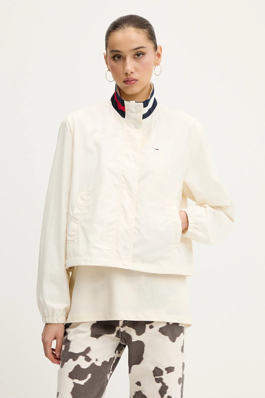 Tommy Jeans geacă culoarea bej, de tranzitie, oversize, DW0DW20439 Tommy Jeans geacă culoarea bej, de tranzitie, oversize, DW0DW20439