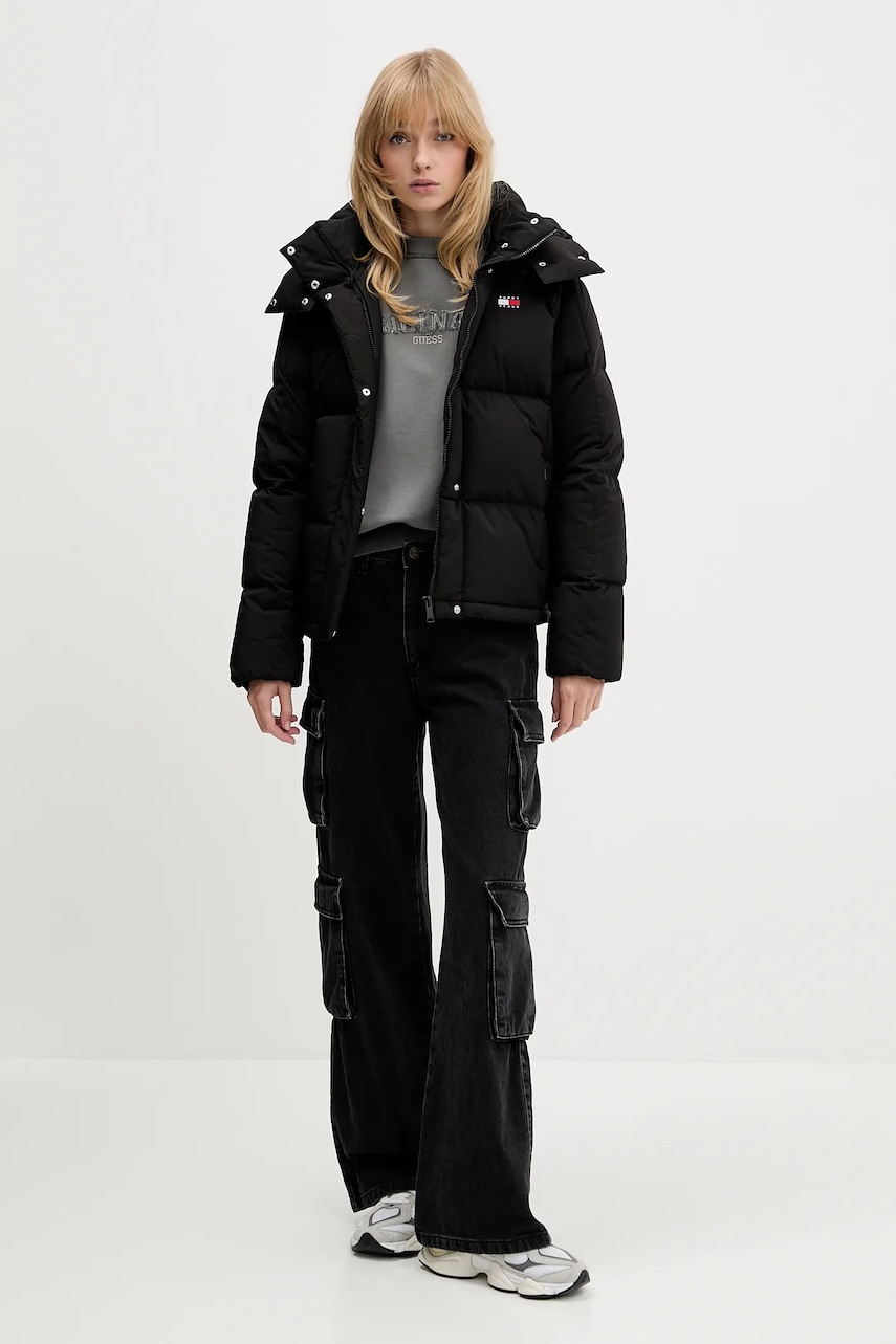 Пуховая куртка Tommy Jeans цвет чёрный зимняя DW0DW21623 Пуховая куртка Tommy Jeans цвет чёрный зимняя DW0DW21623