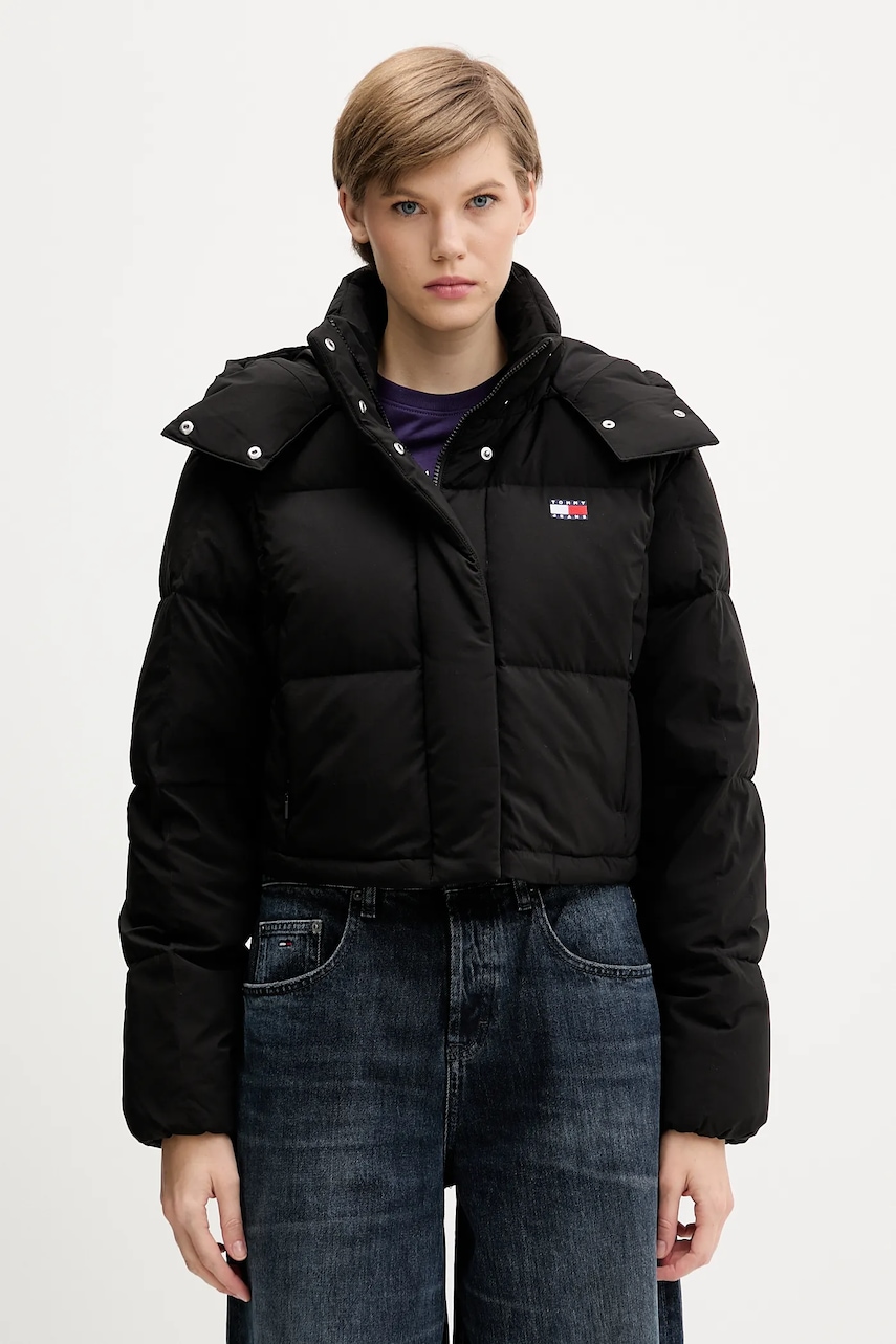 Levně Péřová bunda Tommy Jeans černá barva, zimní, oversize, DW0DW21624
