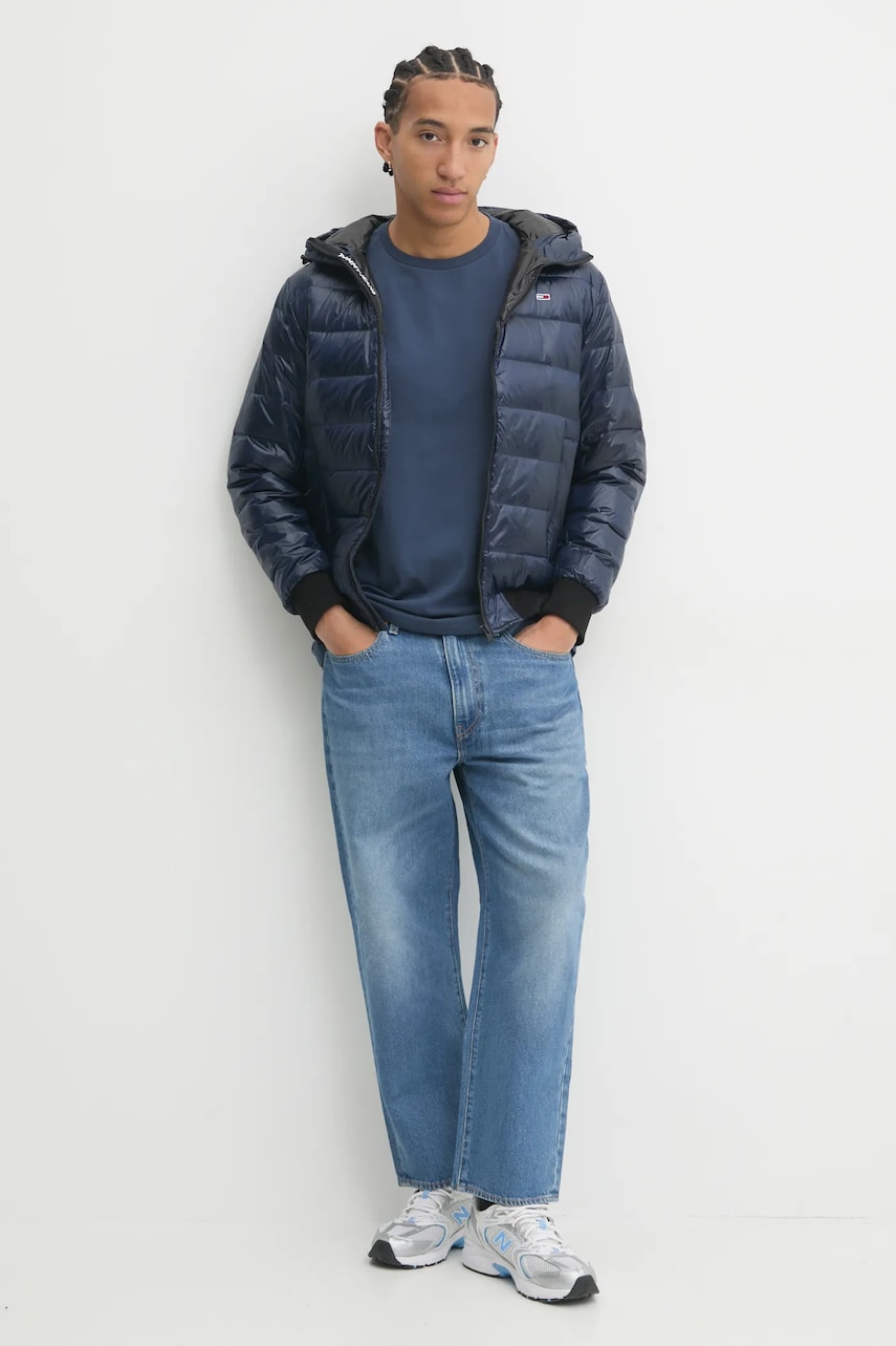 Пуховая куртка Tommy Jeans мужская цвет синий переходная DM0DM20659 Пуховая куртка Tommy Jeans мужская цвет синий переходная DM0DM20659
