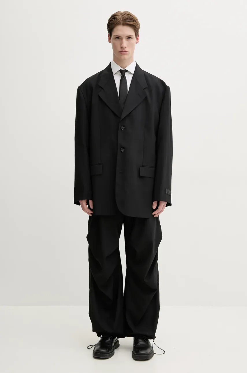 Шерстяной пиджак MM6 Maison Margiela мужской цвет чёрный SH0BN0011 Шерстяной пиджак MM6 Maison Margiela мужской цвет чёрный SH0BN0011