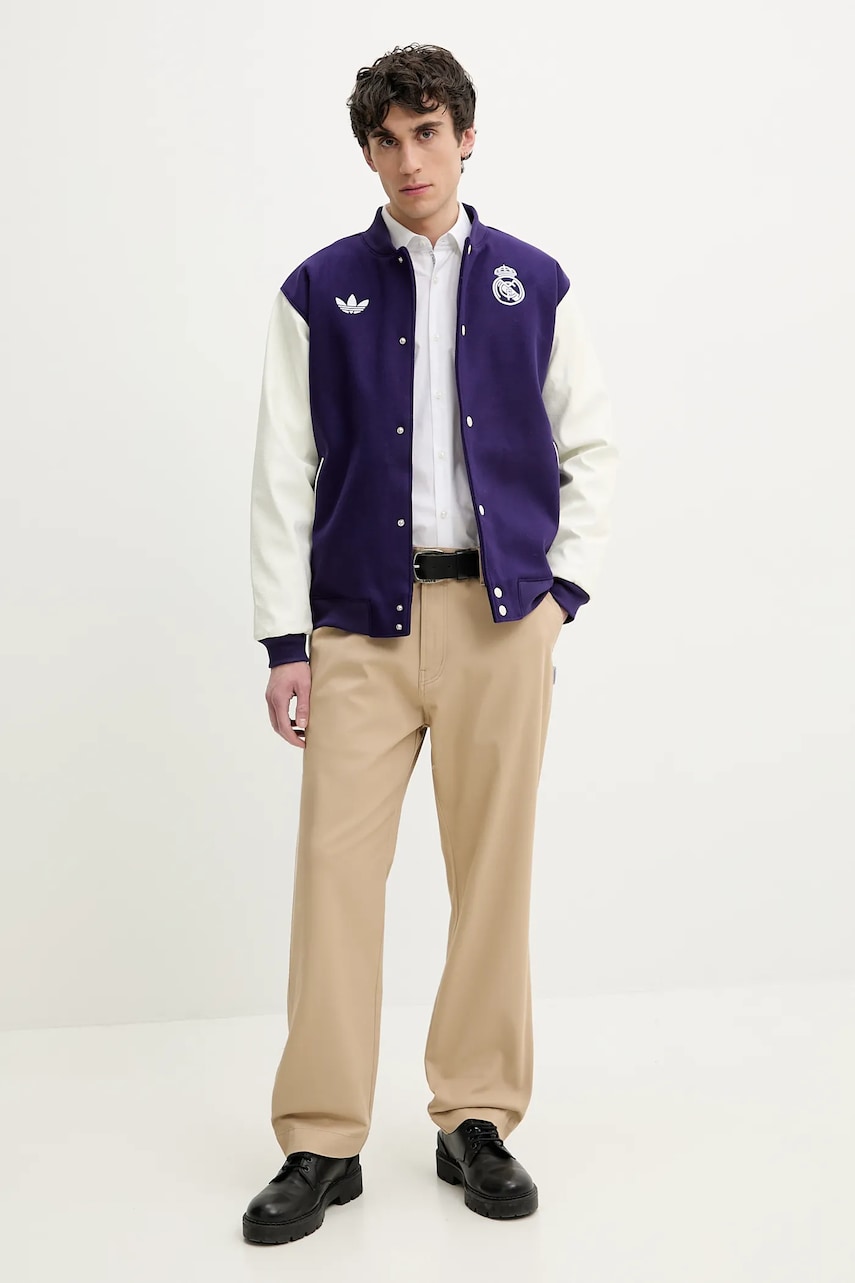 Куртка-бомбер с примесью шерсти adidas Originals Real CNY JKT цвет фиолетовый переходная oversize JF2587 Куртка-бомбер с примесью шерсти adidas Originals Real CNY JKT цвет фиолетовый переходная oversize JF2587