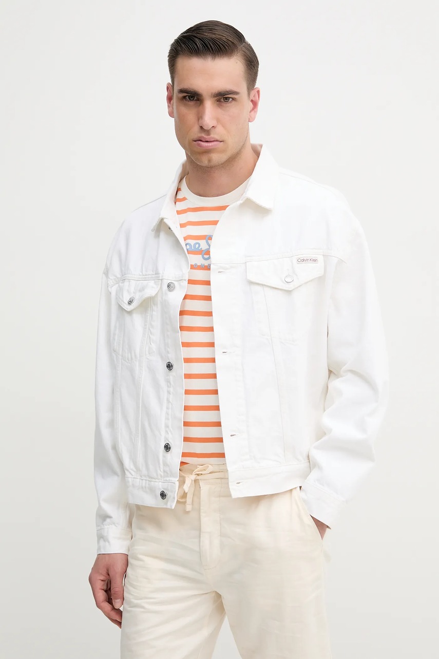 Levně Džínová bunda Calvin Klein Jeans bílá barva, přechodná, J30J327586