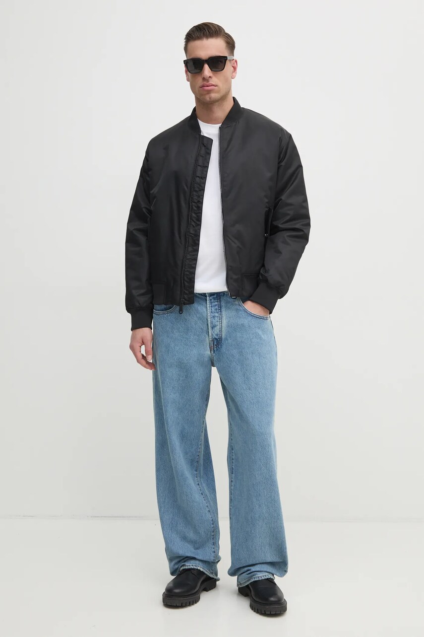 Куртка-бомбер Calvin Klein Jeans цвет чёрный переходная LV040EM524 Куртка-бомбер Calvin Klein Jeans цвет чёрный переходная LV040EM524