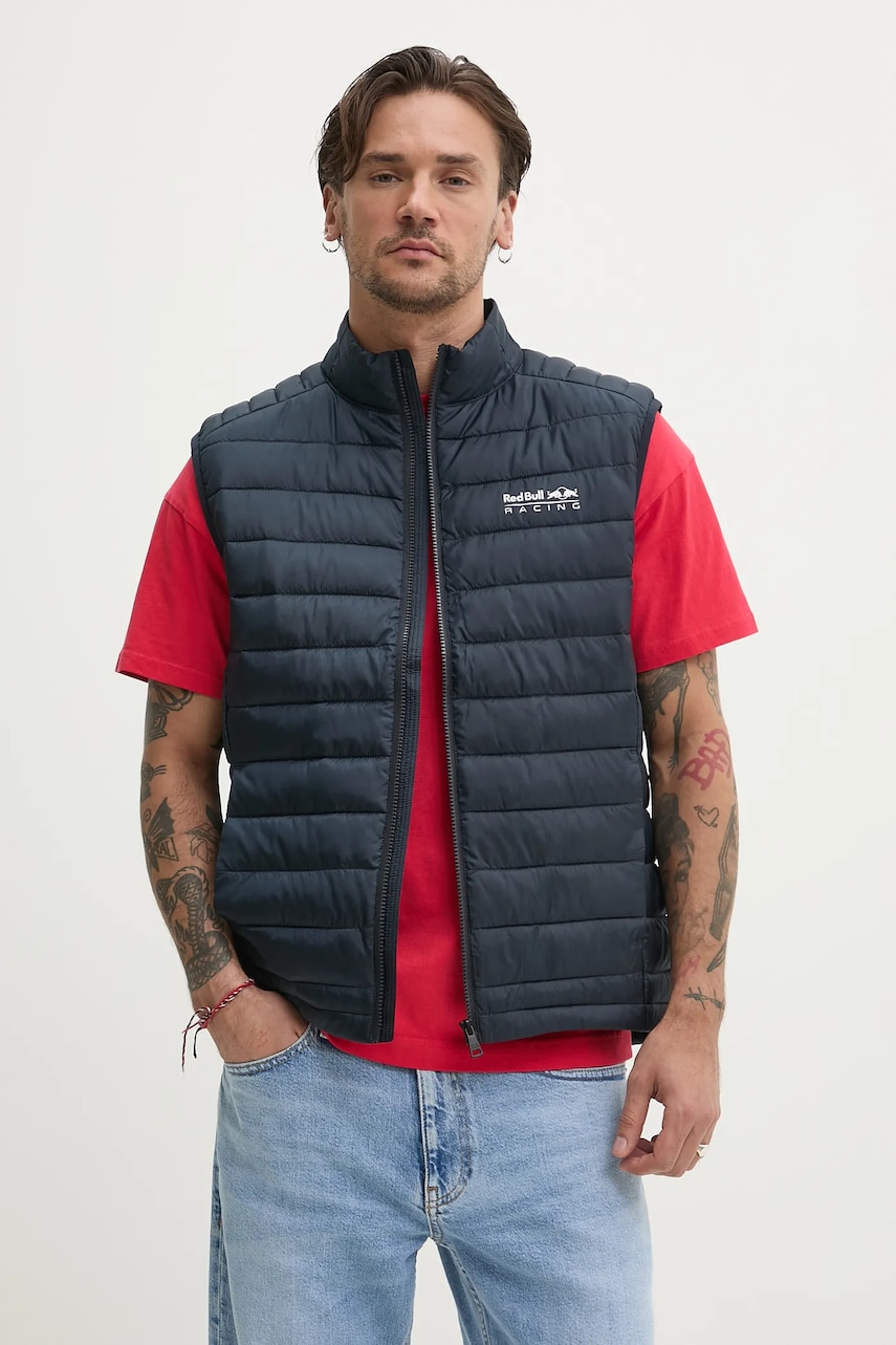 Red Bull Racing x Pepe Jeans vestă LIGHTWEIGHT GILET bărbați, culoarea bleumarin, de tranziție, RM400013 Red Bull Racing x Pepe Jeans vestă LIGHTWEIGHT GILET bărbați, culoarea bleumarin, de tranziție, RM400013