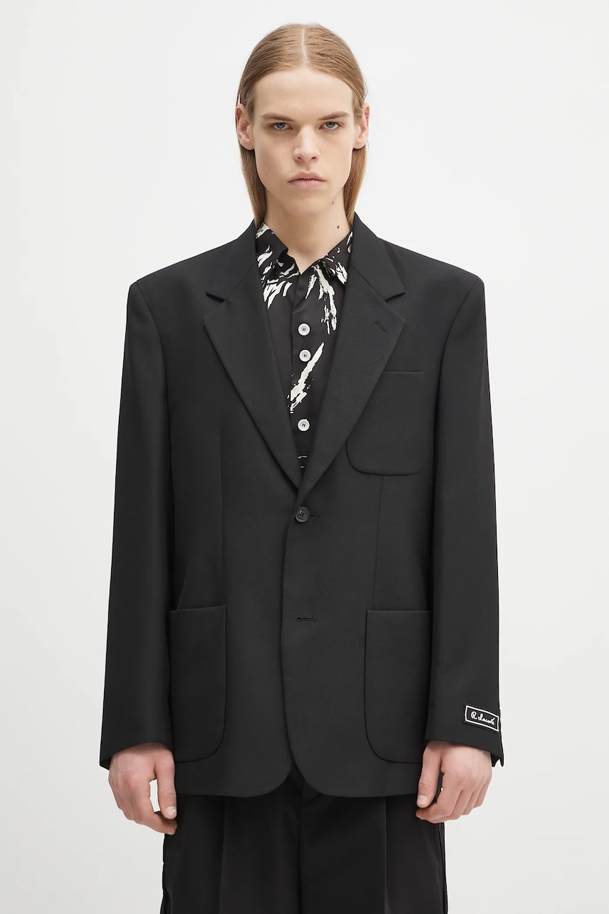 Lacoste sacou culoarea negru, VH7175