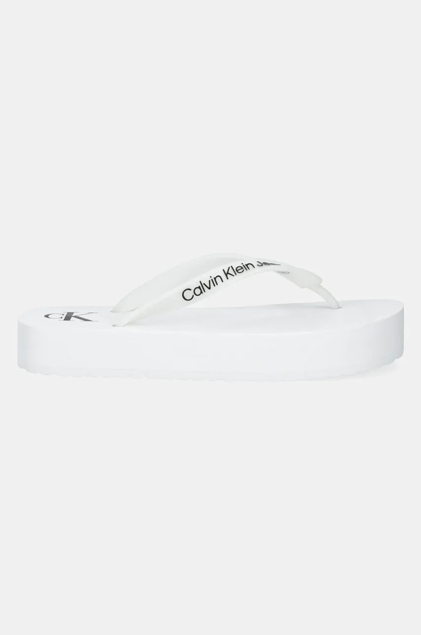 Вьетнамки Calvin Klein Jeans BEACH SANDAL FLATFORM TPU женские цвет белый на платформе YW0YW01830 Вьетнамки Calvin Klein Jeans BEACH SANDAL FLATFORM TPU женские цвет белый на платформе YW0YW01830