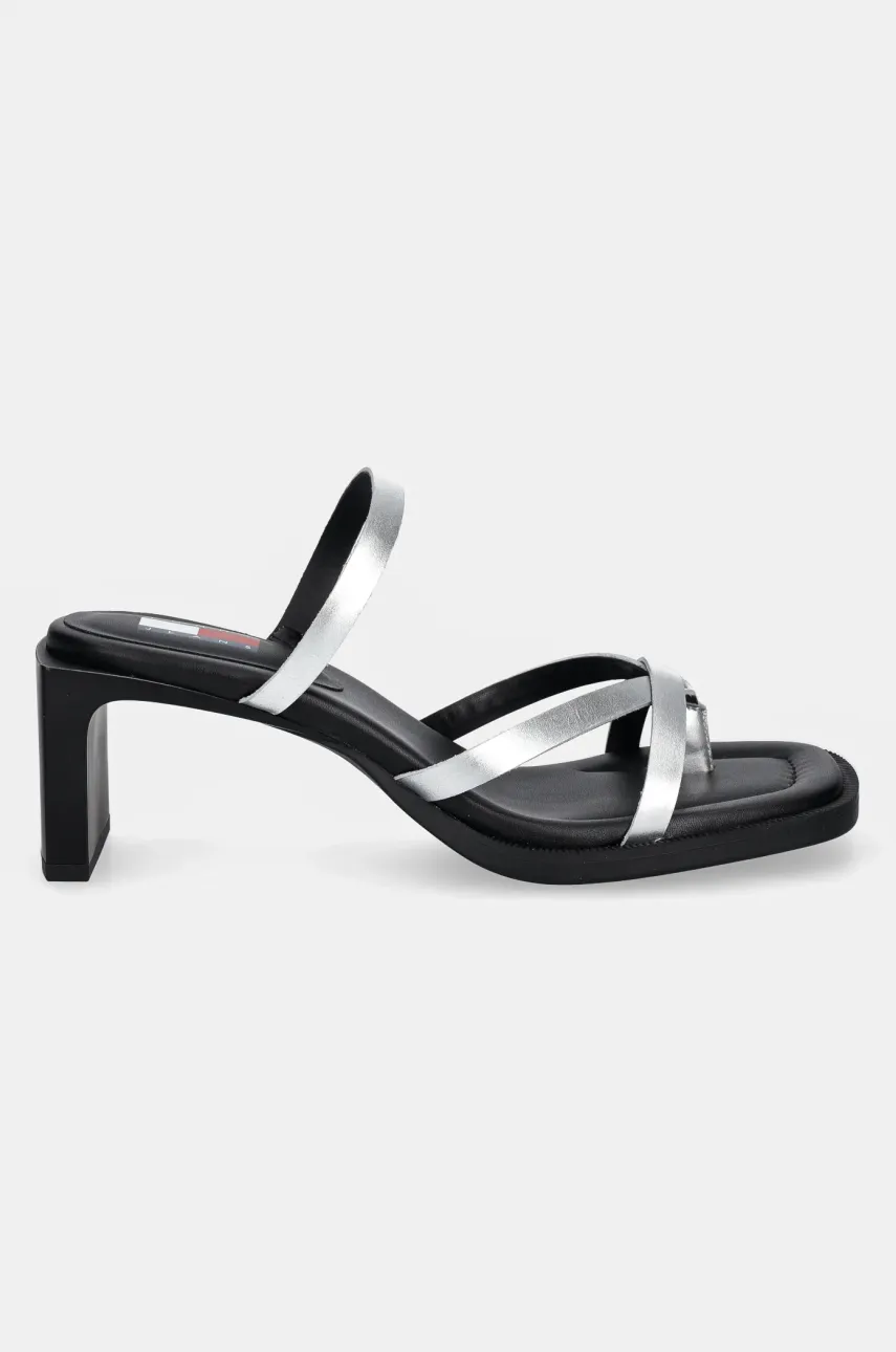 Кожаные шлепанцы Tommy Jeans THE SOHO SANDAL METALLIC женские цвет серебрянный каблук кирпичик EN0EN02801 Кожаные шлепанцы Tommy Jeans THE SOHO SANDAL METALLIC женские цвет серебрянный каблук кирпичик EN0EN02801