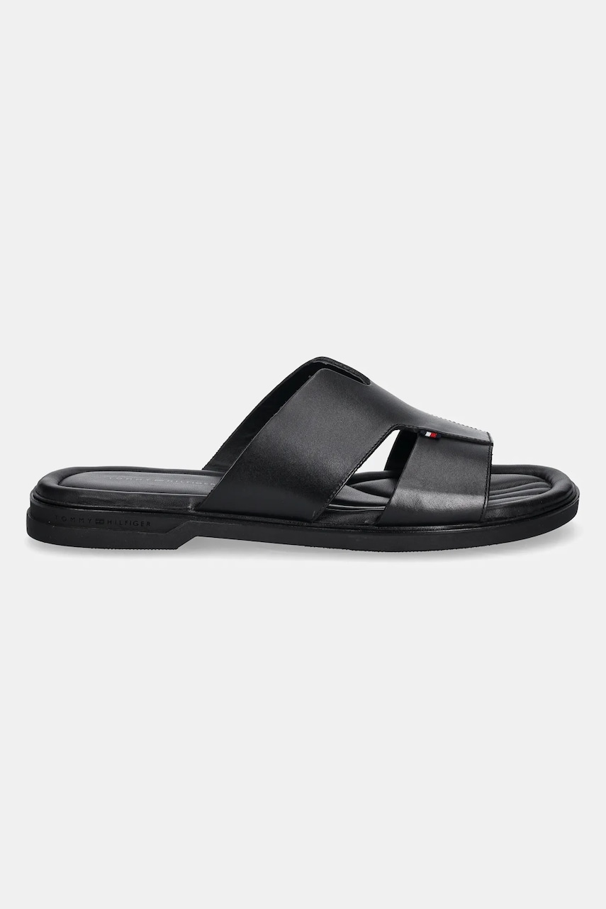 Кожаные шлепанцы Tommy Hilfiger PREMIUM HILFIGER SLIPON LH SAND мужские цвет чёрный FM0FM05357 Кожаные шлепанцы Tommy Hilfiger PREMIUM HILFIGER SLIPON LH SAND мужские цвет чёрный FM0FM05357