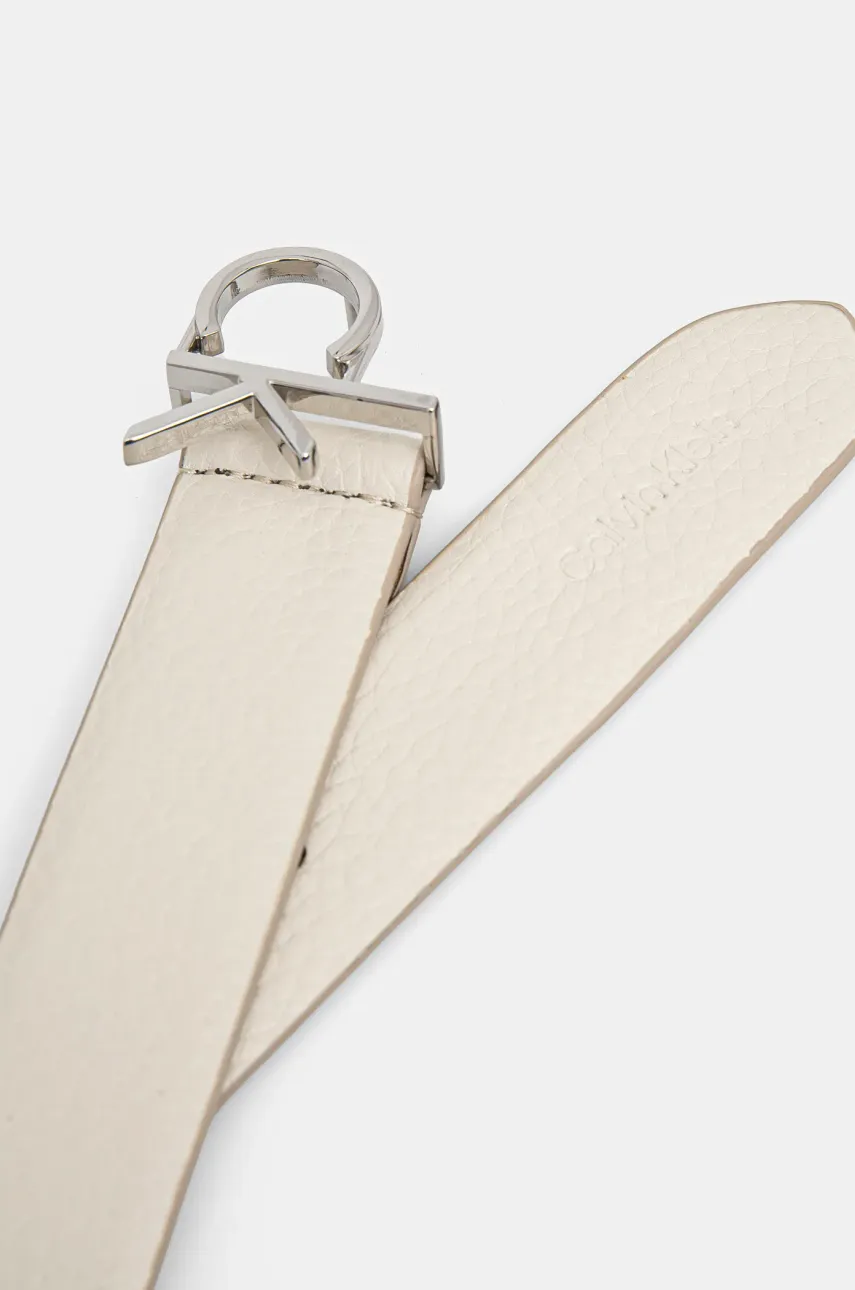 Кожаный ремень Calvin Klein женский цвет бежевый K60K613073 Кожаный ремень Calvin Klein женский цвет бежевый K60K613073
