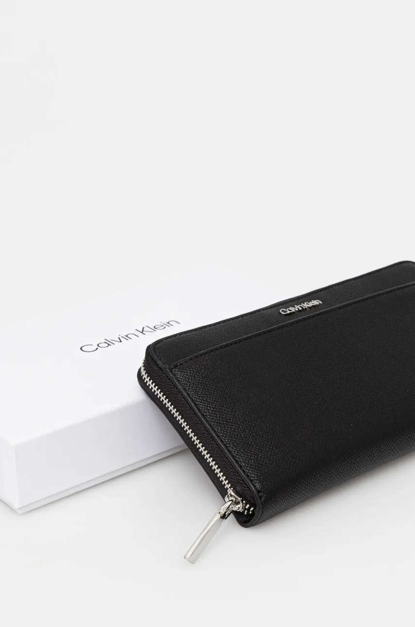 Кошелек Calvin Klein женский цвет чёрный K60K613070 Кошелек Calvin Klein женский цвет чёрный K60K613070