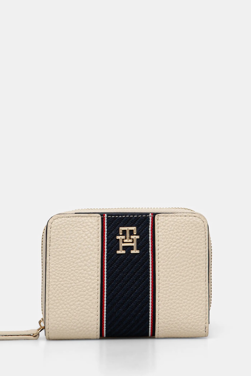 

Портмоне Tommy Hilfiger дамски в бежово AW0AW16924, Бежов
