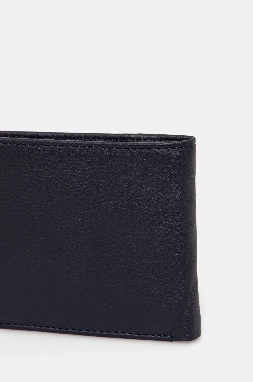 Кожаный кошелек Barbour Lossie Leather Billfold Wallet мужской цвет синий MLG0071 Кожаный кошелек Barbour Lossie Leather Billfold Wallet мужской цвет синий MLG0071