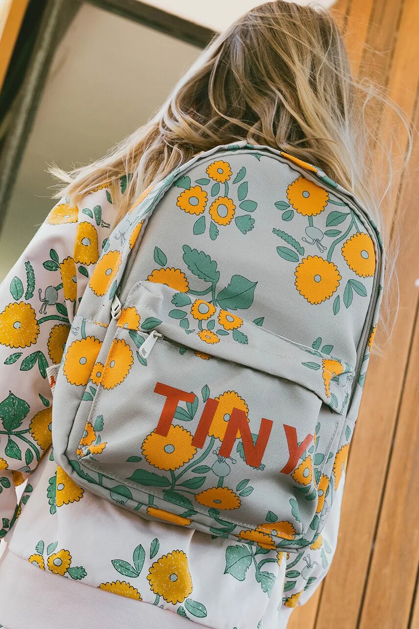 Tinycottons ghiozdan copii FLOWERS BACKPACK culoarea bej, mare, modelator, SS25-395