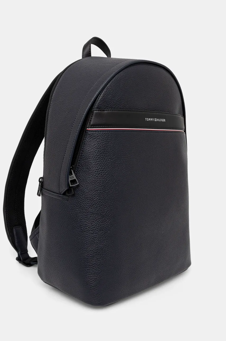 Рюкзак Tommy Hilfiger мужской цвет синий большой с аппликацией AM0AM13070 Рюкзак Tommy Hilfiger мужской цвет синий большой с аппликацией AM0AM13070