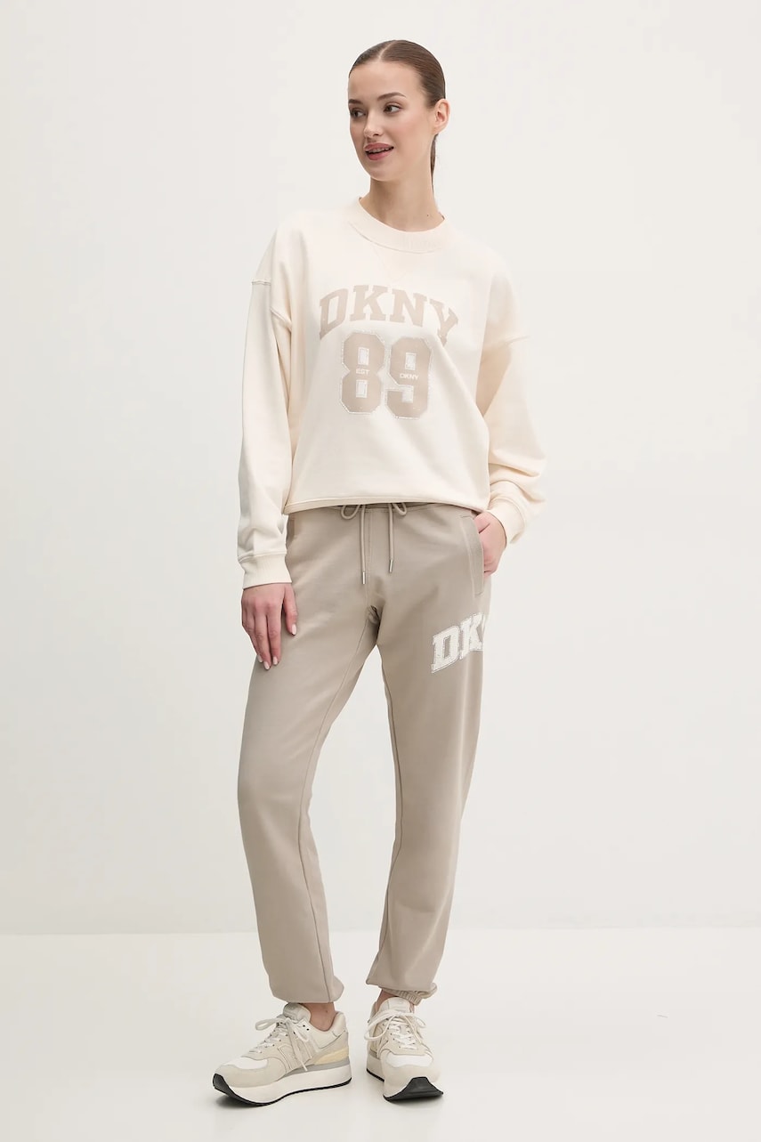 Хлопковая кофта Dkny женская цвет бежевый с аппликацией DP5T1230 Хлопковая кофта Dkny женская цвет бежевый с аппликацией DP5T1230