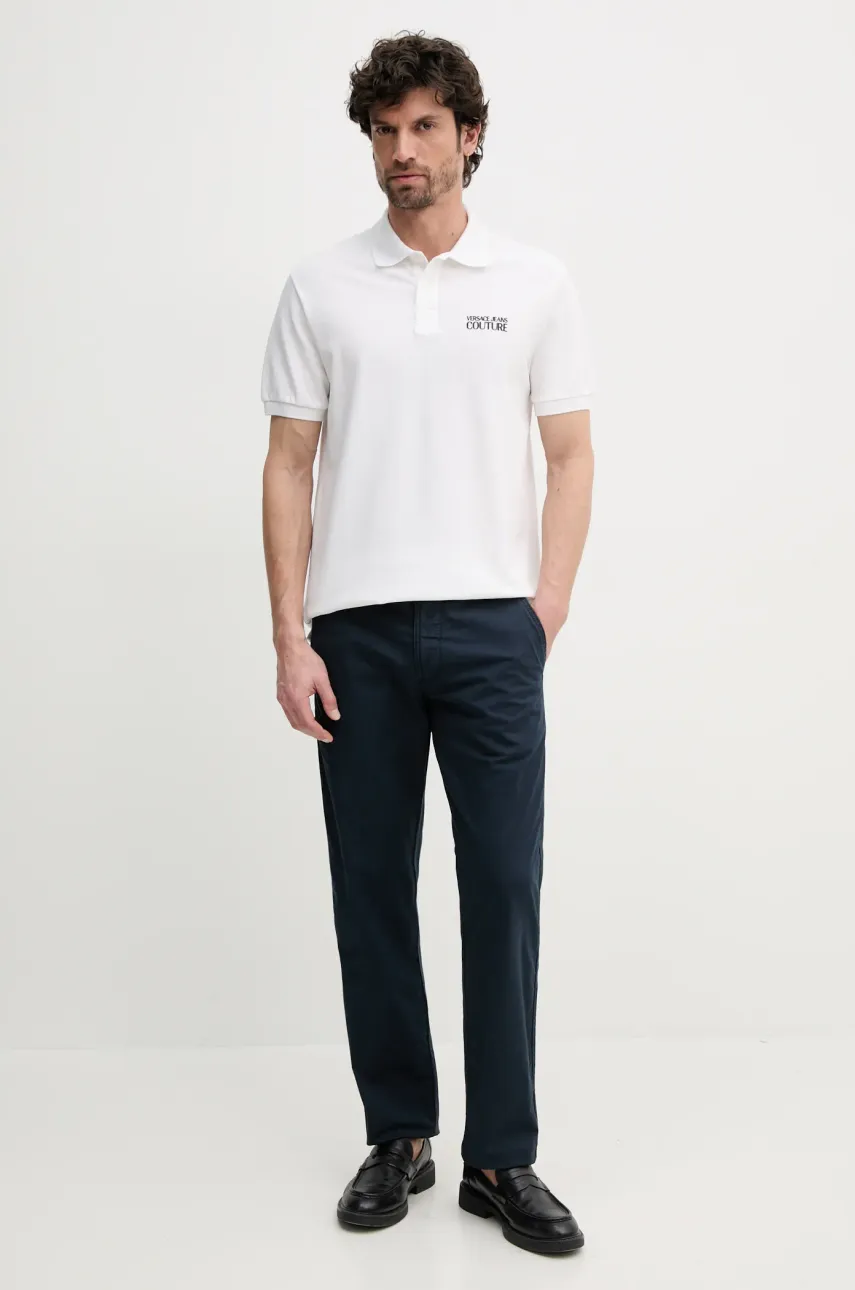 Хлопковое поло Versace Jeans Couture мужское цвет бежевый с аппликацией 78GAG623 J0003 Хлопковое поло Versace Jeans Couture мужское цвет бежевый с аппликацией 78GAG623 J0003