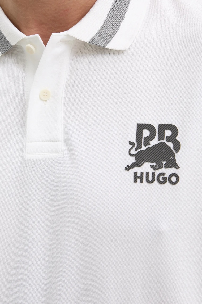 Поло HUGO x RACING BULLS чоловіче колір бежевий з принтом 50542748 