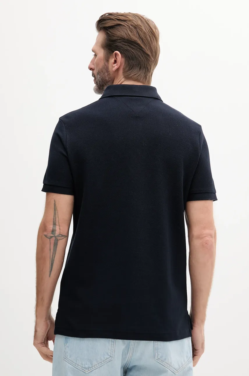 Хлопковое поло Tommy Hilfiger мужское цвет синий с аппликацией MW0MW33167 Хлопковое поло Tommy Hilfiger мужское цвет синий с аппликацией MW0MW33167