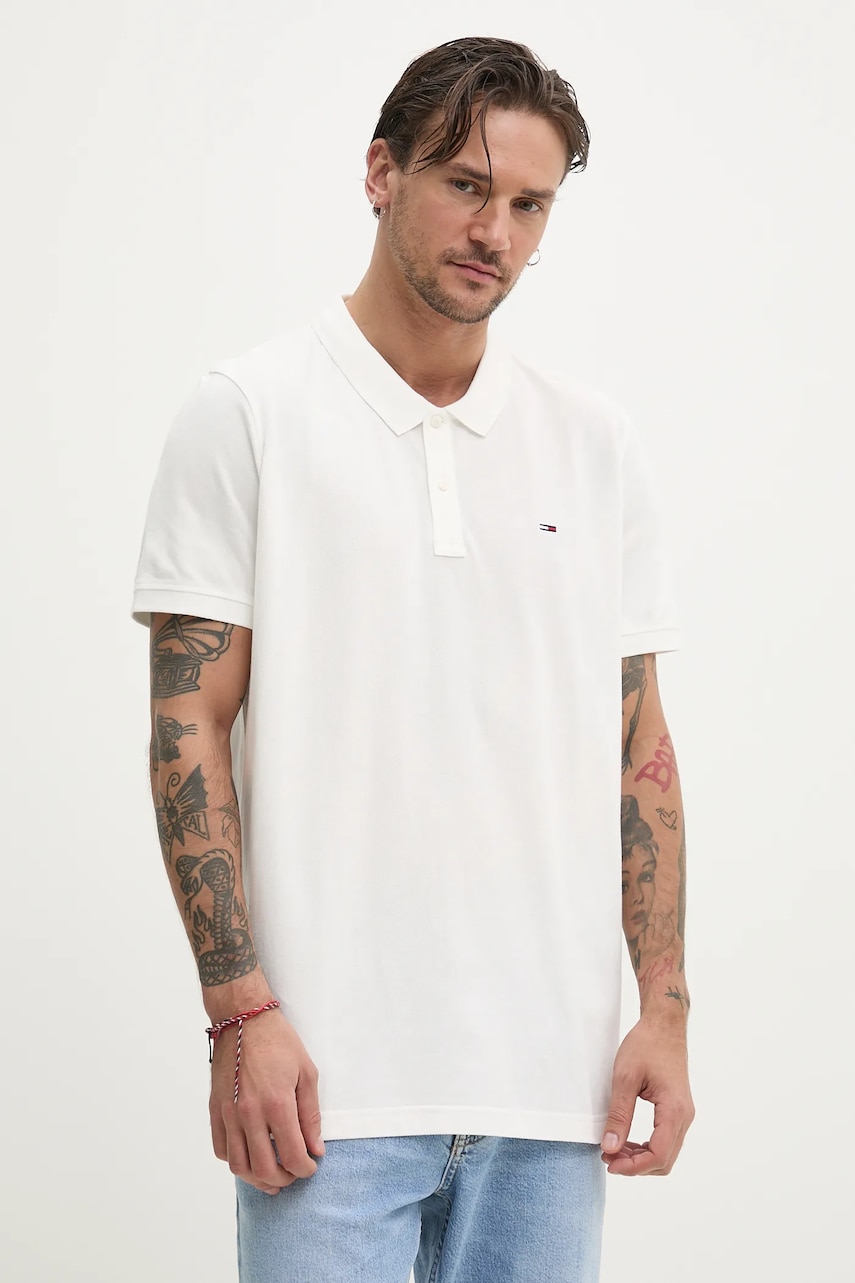 Tommy Jeans polo de bumbac barbati, culoarea bej, neted, DM0DM20676 Tommy Jeans polo de bumbac barbati, culoarea bej, neted, DM0DM20676
