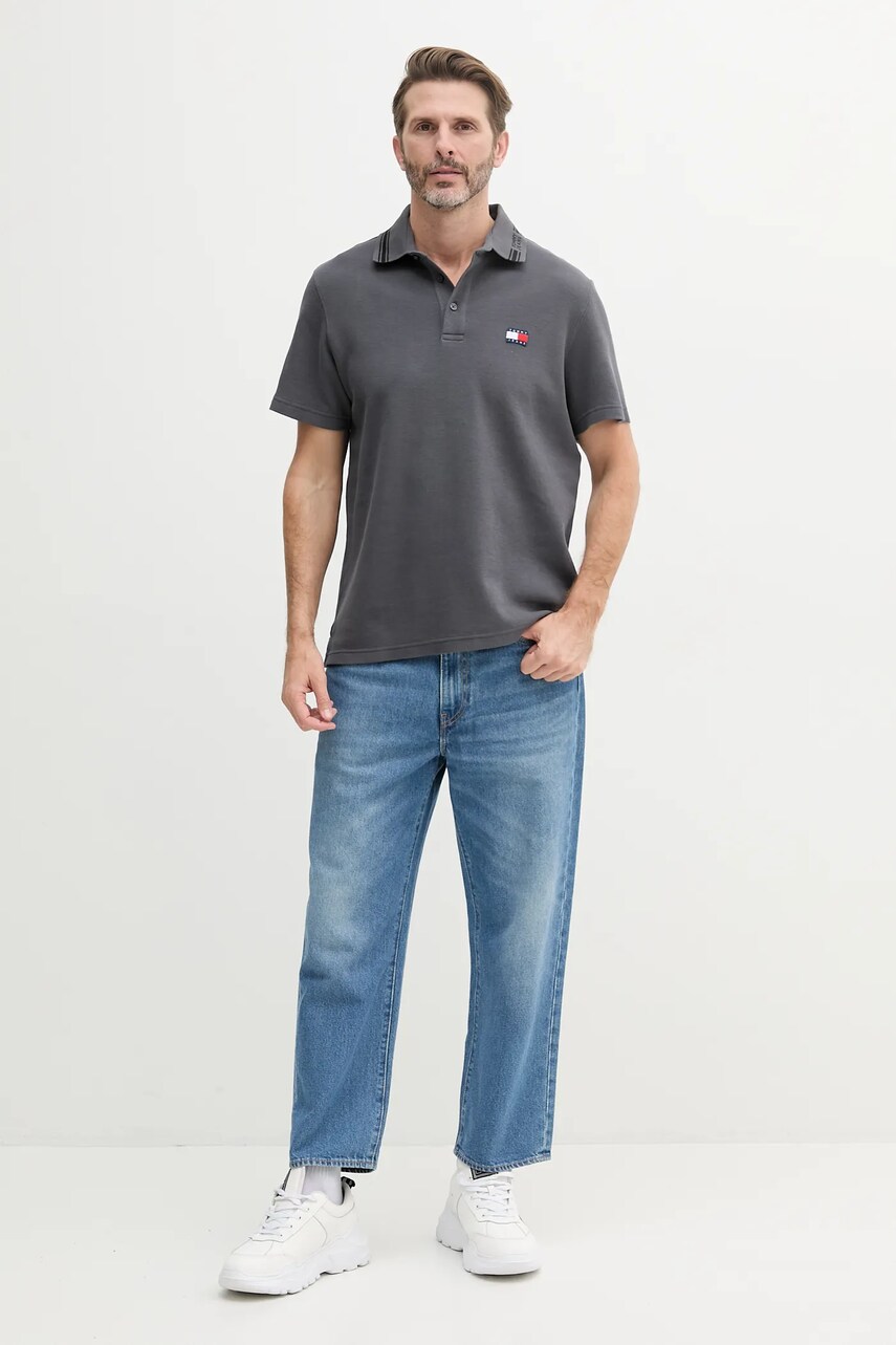Хлопковое поло Tommy Jeans цвет серый однотонное DM0DM20917 Хлопковое поло Tommy Jeans цвет серый однотонное DM0DM20917