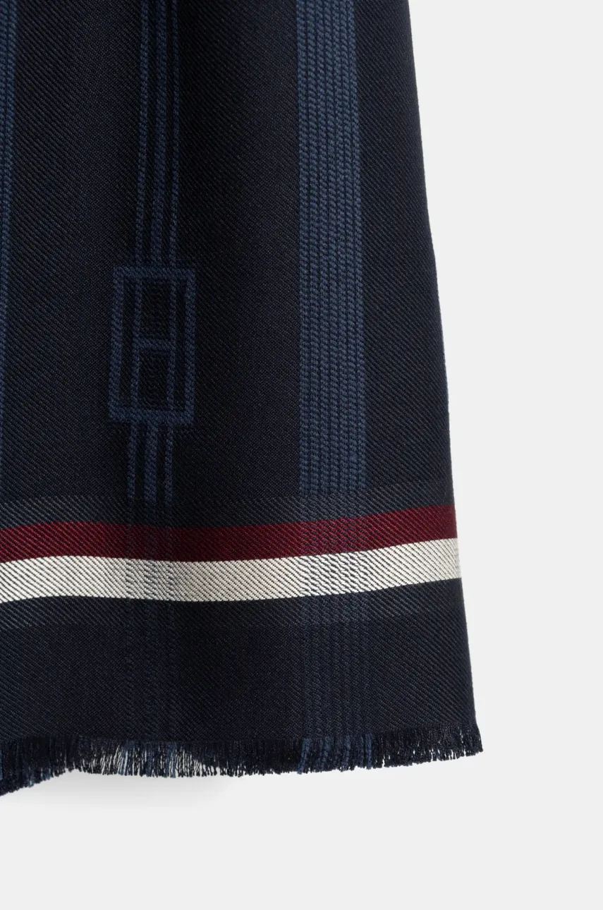 Платок Tommy Hilfiger женский цвет синий узор AW0AW17351 Платок Tommy Hilfiger женский цвет синий узор AW0AW17351