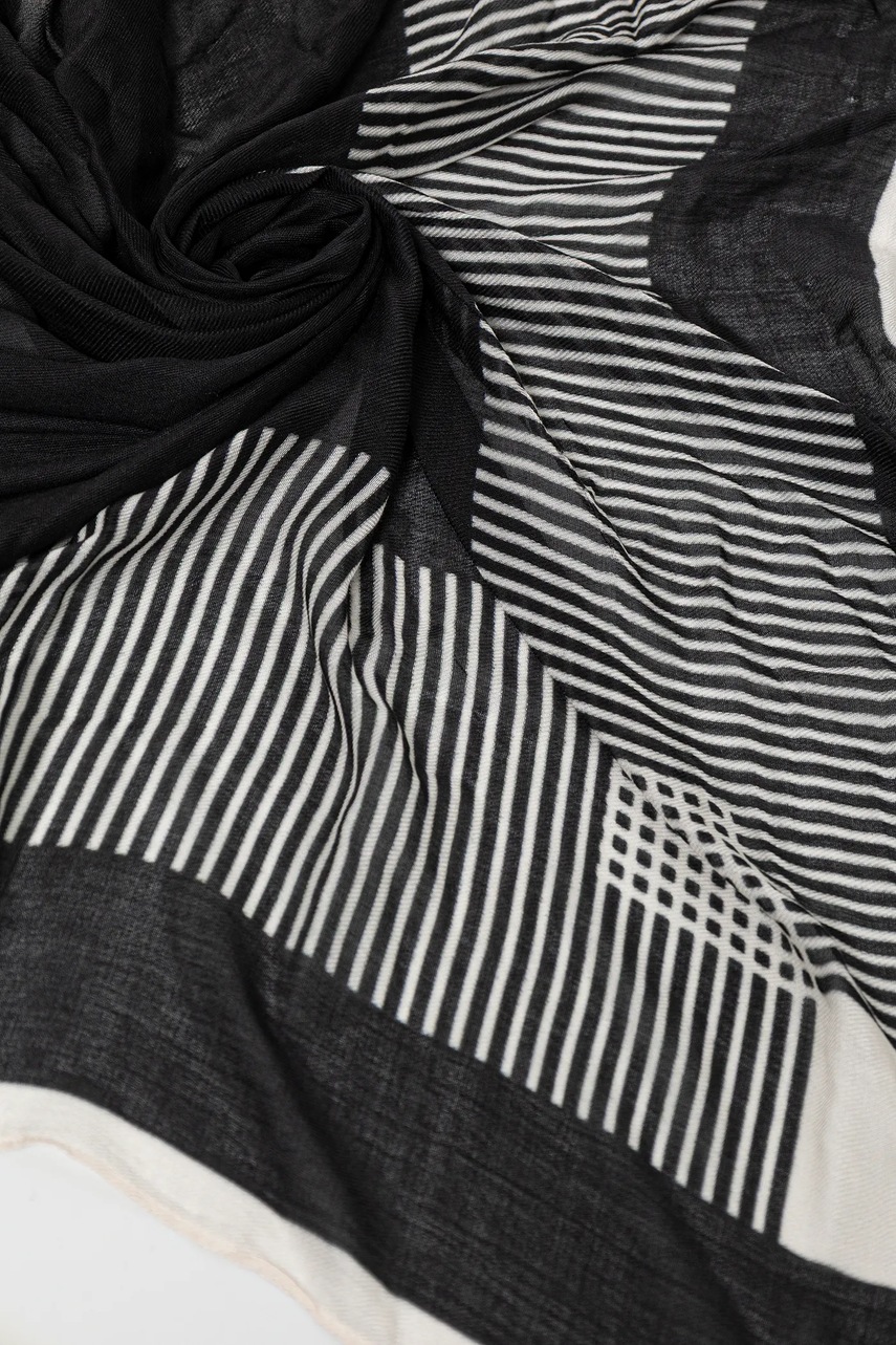 Платок Sisley цвет чёрный узор 64JUWU01T