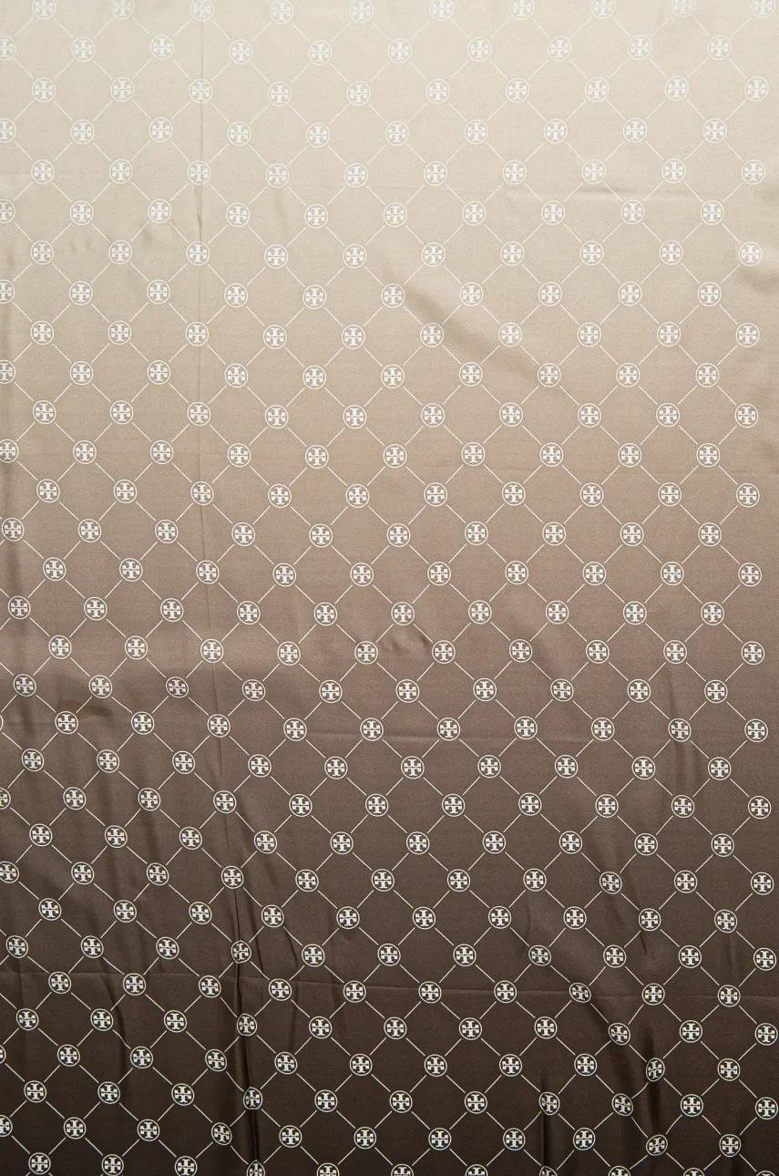 Шелковая шаль Tory Burch T Monogram Silk Oblong женский цвет бежевый узорный 167410-250 Шелковая шаль Tory Burch T Monogram Silk Oblong женский цвет бежевый узорный 167410-250