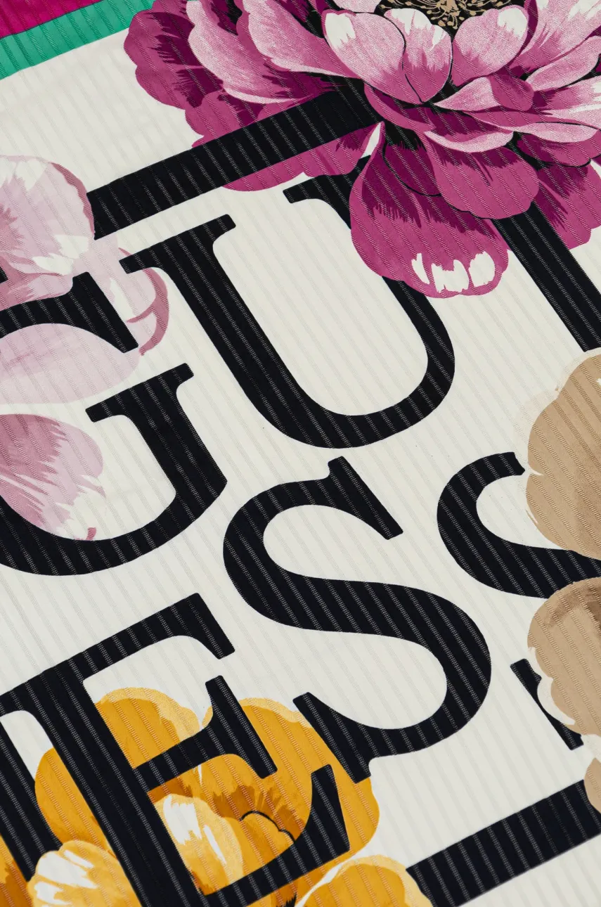 Платок Guess женский цвет розовый узор AW5310 SIL03 Платок Guess женский цвет розовый узор AW5310 SIL03