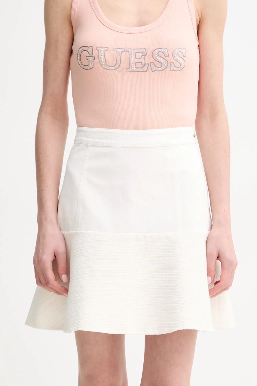 Levně Sukně Guess ELSIE bílá barva, mini, áčková, W5GD87 WH610