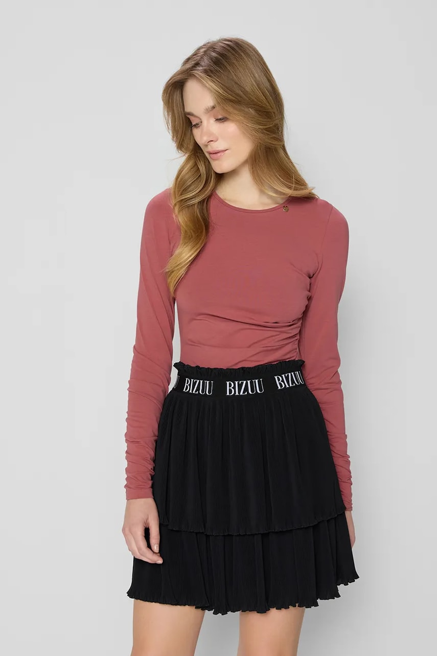 Bizuu fusta BATUMI culoarea negru, mini, evazati, BATUMI CZARNY KW25 Bizuu fusta BATUMI culoarea negru, mini, evazati, BATUMI CZARNY KW25