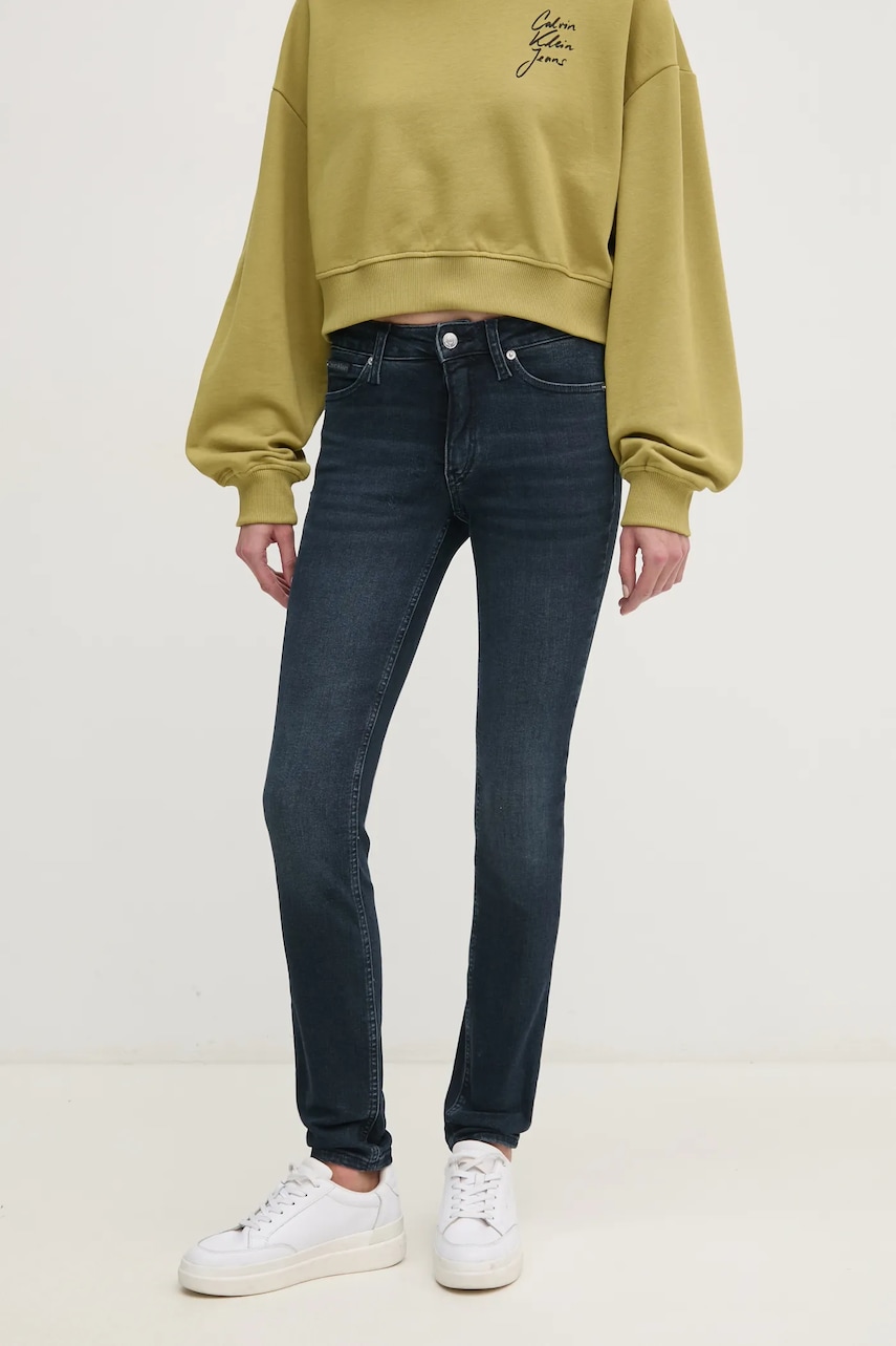 Levně Džíny Calvin Klein Jeans dámské, tmavomodrá barva, J20J224490
