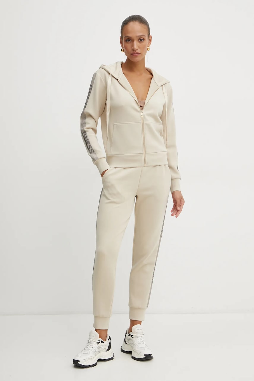 Спортивные штаны Guess VICTOIRE цвет бежевый с аппликацией W5RB00 KBYE2 Спортивные штаны Guess VICTOIRE цвет бежевый с аппликацией W5RB00 KBYE2