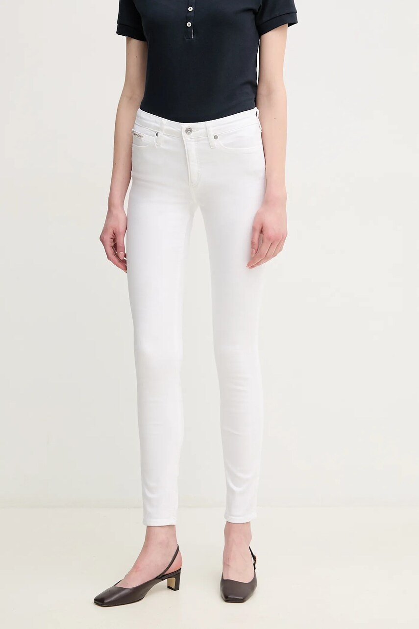 Levně Džíny Calvin Klein Jeans dámské, bílá barva, J20J225120