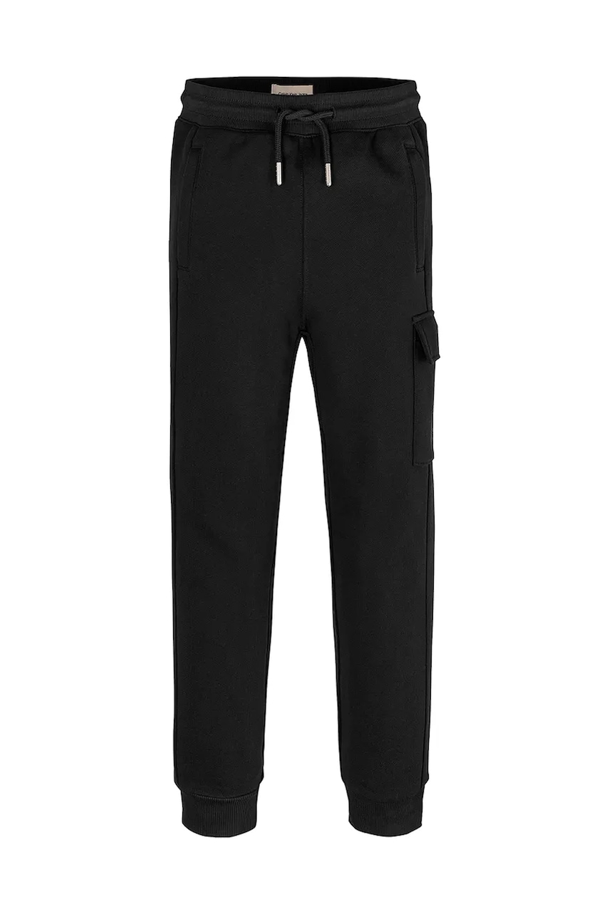 Дитячі бавовняні штани Calvin Klein Jeans RELAXED TAPERED LEG CARGO колір чорний однотонні IB0IB02409 Дитячі бавовняні штани Calvin Klein Jeans RELAXED TAPERED LEG CARGO колір чорний однотонні IB0IB02409
