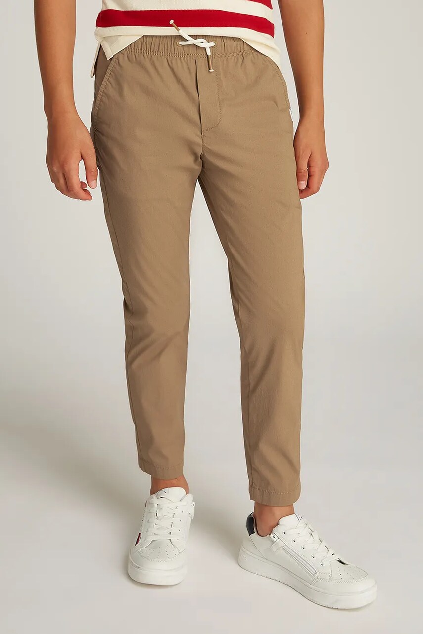 Levně Dětské kalhoty Tommy Hilfiger hnědá barva, hladké, KB0KB09306