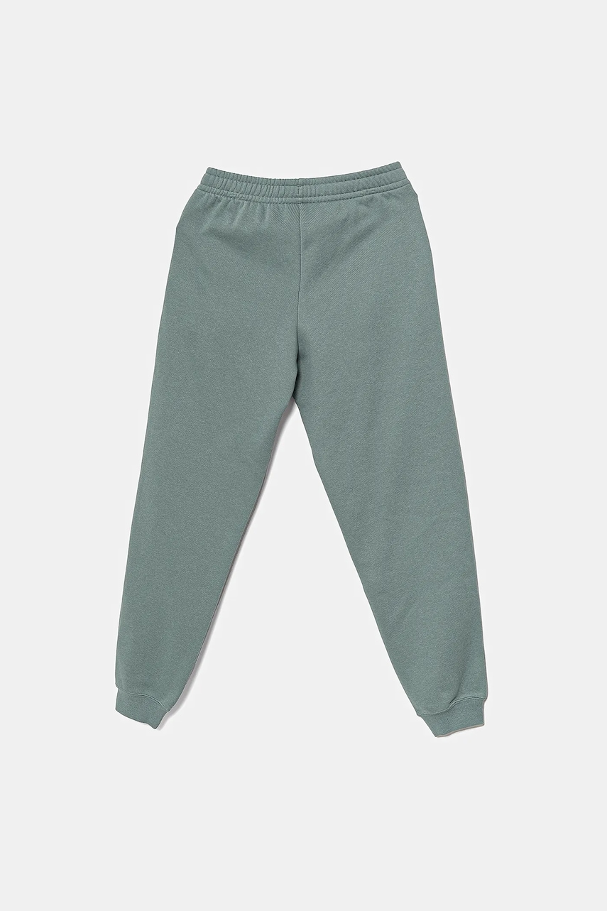 Детские спортивные штаны Puma ESS 2 COLOR No. 1 Logo Sweatpants FL цвет зелёный однотонные 685824 Детские спортивные штаны Puma ESS 2 COLOR No. 1 Logo Sweatpants FL цвет зелёный однотонные 685824