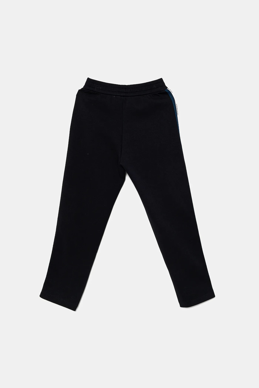 Детские спортивные штаны Emporio Armani цвет синий с аппликацией EB000148 AF10126 Детские спортивные штаны Emporio Armani цвет синий с аппликацией EB000148 AF10126