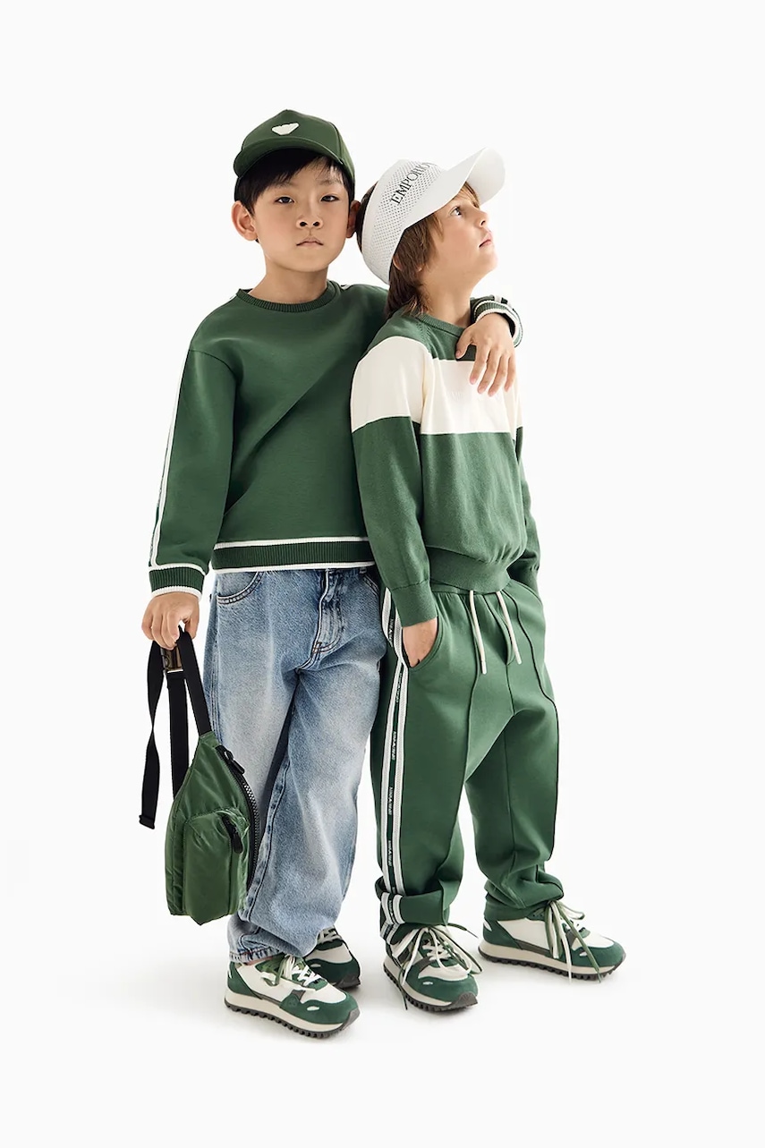 Дитячі спортивні штани Emporio Armani колір зелений з аплікацією EB000148 AF10126 Дитячі спортивні штани Emporio Armani колір зелений з аплікацією EB000148 AF10126