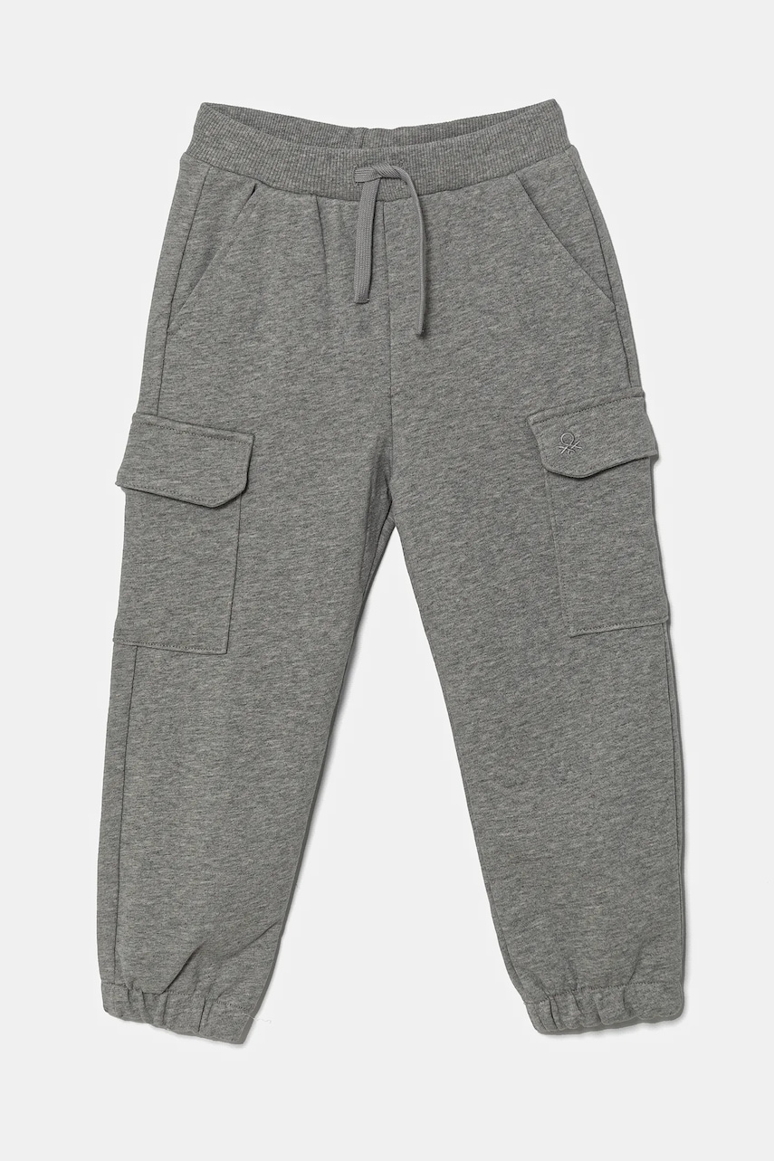 United Colors of Benetton pantaloni de trening din bumbac pentru copii culoarea gri, neted, 3UNIGF045
