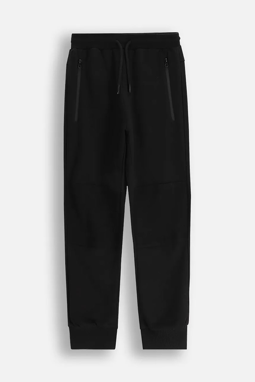 Coccodrillo pantaloni de trening din bumbac pentru copii culoarea negru, neted, MONOCHROME BOY JUNIOR Coccodrillo pantaloni de trening din bumbac pentru copii culoarea negru, neted, MONOCHROME BOY JUNIOR