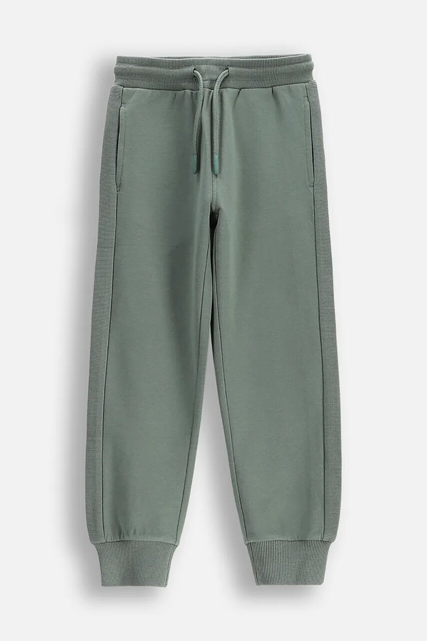 Coccodrillo pantaloni de trening pentru copii culoarea verde, neted, SAGE TIME BOY KIDS Coccodrillo pantaloni de trening pentru copii culoarea verde, neted, SAGE TIME BOY KIDS